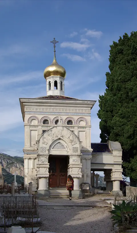 Chapelle dépositoire russe du cimetière du vieux château