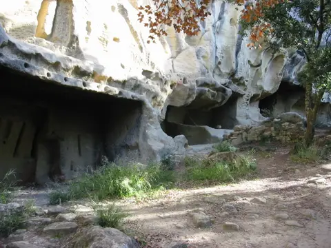 Site et grottes de Calès