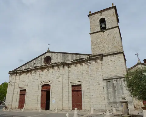 Église Catholique Collégiale de la Nativité de Notre Dame