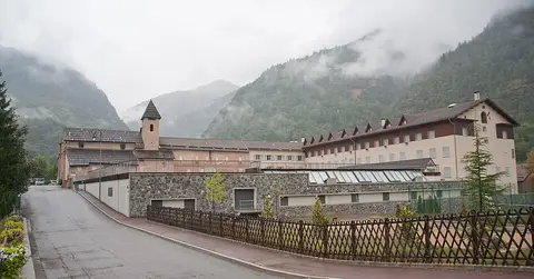 Ancien couvent des Trinitaires de Saint-Salaire, devenu collège Jean Franco