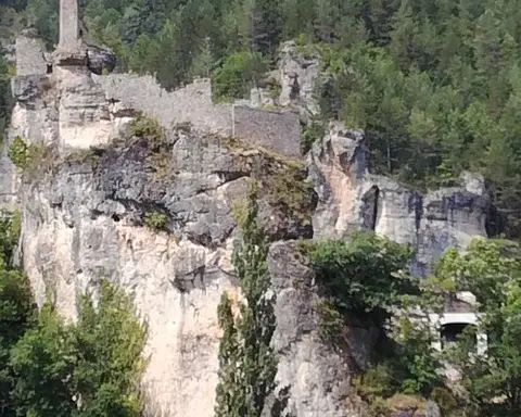 Les gorges et le chateau