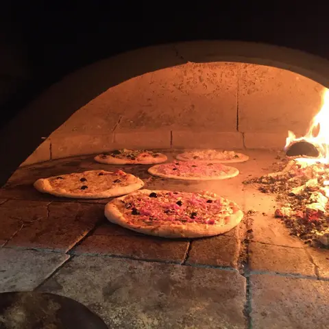 La CAVE A Pizza