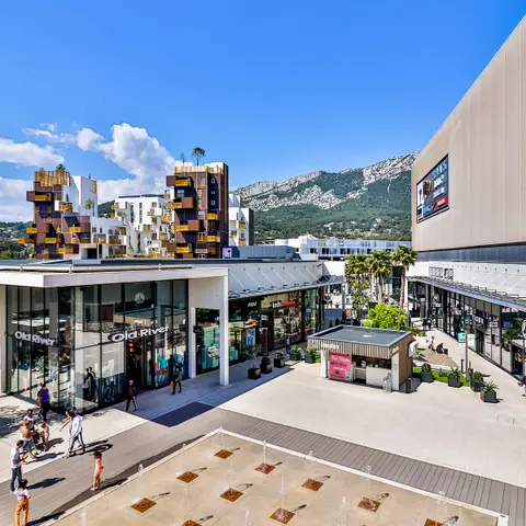 L'Avenue
