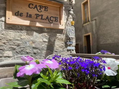 CAFE De La Place