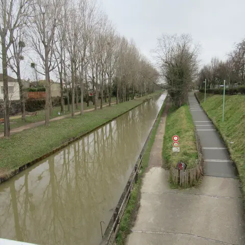 Passage du Canal de Craponne par Pélissanne