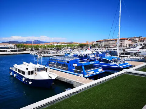Les Bateaux Bleus