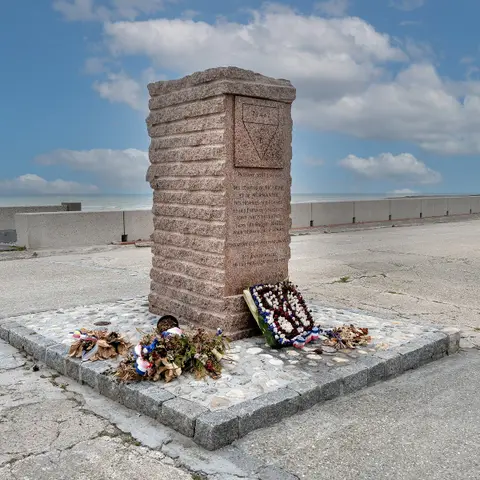 Stèle de la 1ère DFL - Square du Souvenir