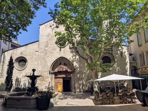 Eglise Saint Sauveur et son clocher tour