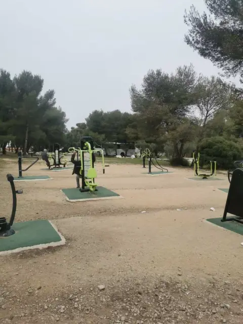 Aire de sport à la colline Notre-Dame de Pitié (agrès en accès libre)