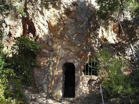 Chapelle De La Grotte saint Honorat