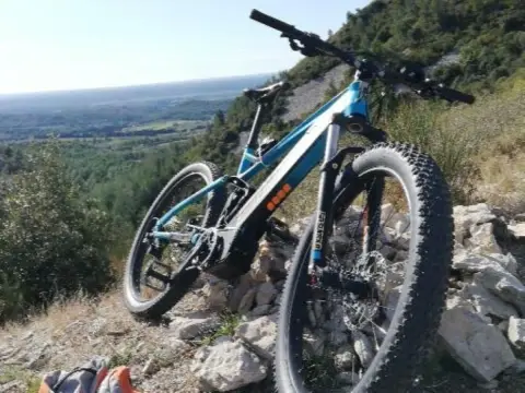 Alpilles VTTAE & Carrières de lumières