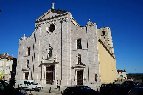 Eglise collégiale Saint-Martin