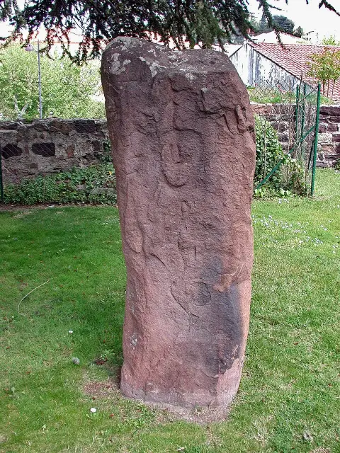 Menhir debout