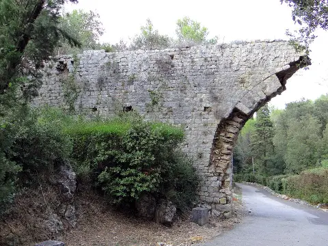 Aqueduc de Clausonnes (restes)