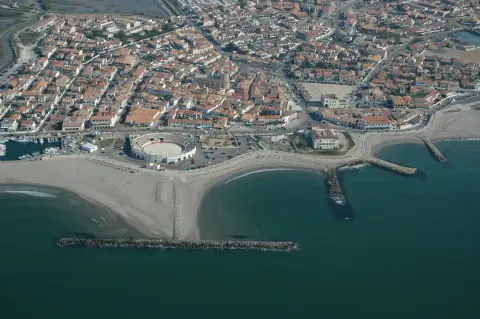 SAINTS-MARIES-DE-LA-MER - À vélo, du bac du Sauvage à Cacharel