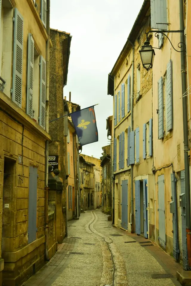 Atypique appartement proche des commerces à La Roque-en-Provence — Provence