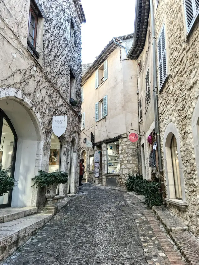 Atypique appartement idéalement situé à Mont-Dauphin — Provence