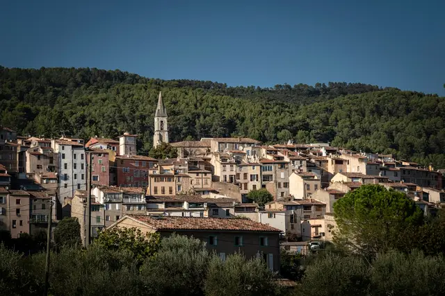 Rénové appartement plein de charme à Escragnolles — Provence