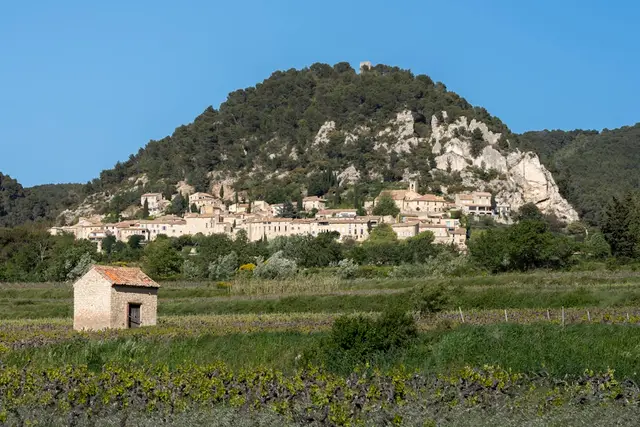 Élégant appartement plein de charme à Rougiers — Provence