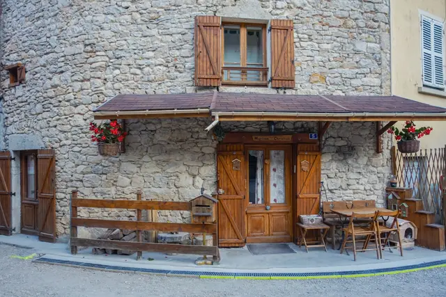 Spacieux loft avec jardin à Saint-Julien-en-Beauchêne — Provence