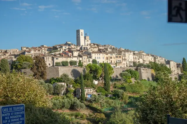 Atypique appartement près de la gare à Escragnolles — Provence