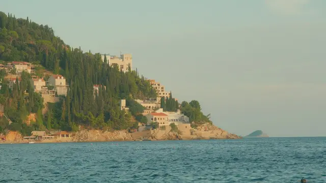 Lumineux chalet en centre-ville à Aubessagne — Provence