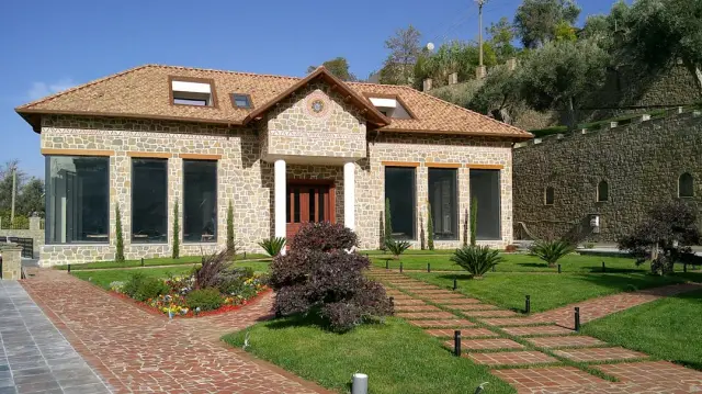 Magnifique chalet près de la gare à Coursegoules — Provence