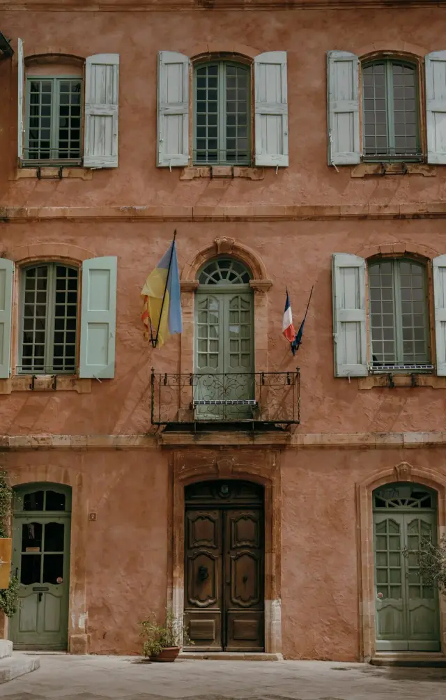 Atypique appartement avec terrasse à Venelles — Provence