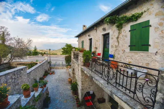 Lumineux appartement idéalement situé à La Turbie — Provence