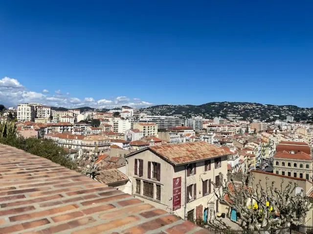 Atypique studio avec vue à Saint-Étienne-du-Grès — Provence