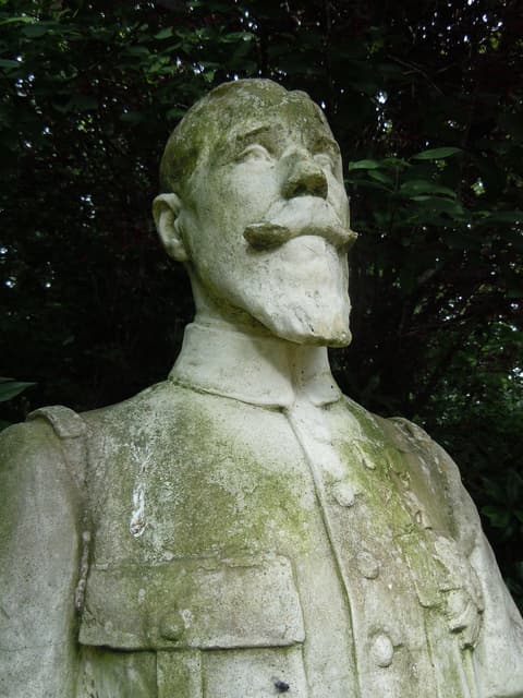 Statue du Commandant Taillez