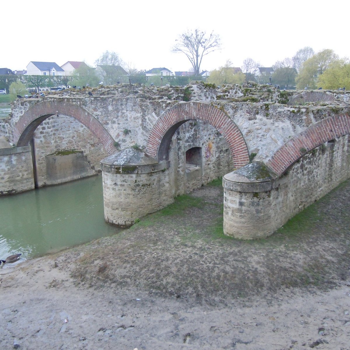 Edifice romain appelé Les Antiquités (ruines)