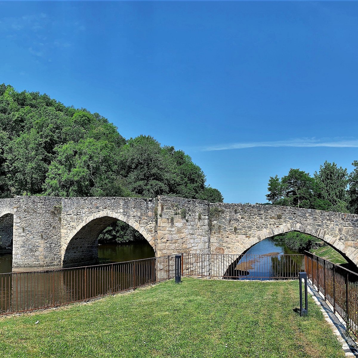 Pont du Moyen-Age sur l'Aille entre Le Luc et La Garde-Freinet
