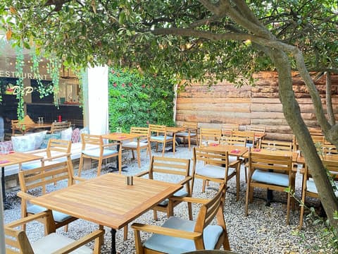 DiP restaurant