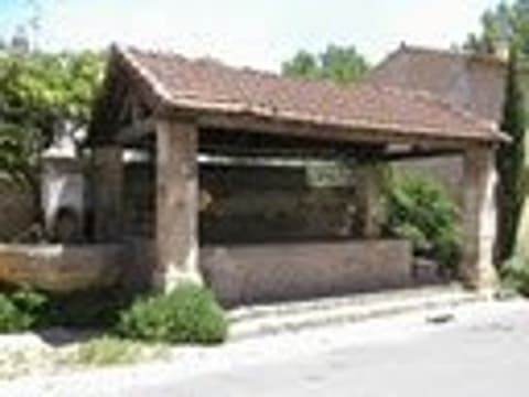 Petit lavoir et fontaine du planet
