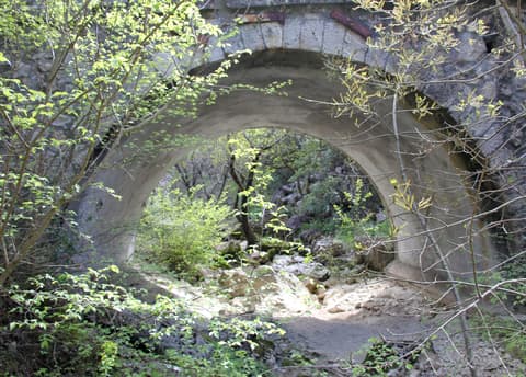 La bergerie de Peyruis par la piste de l'eau