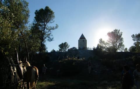 FONTVIEILLE - Le sentier des Moulins de Daudet