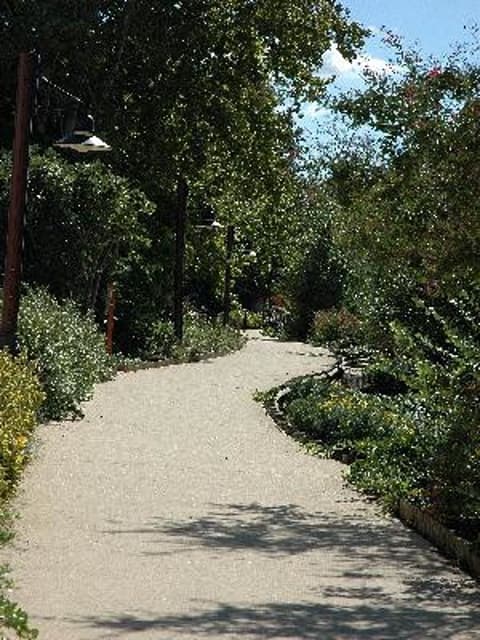 Chemin Entre Deux Eaux