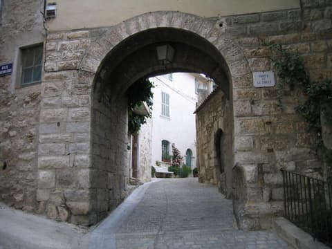 Porte de la Colle