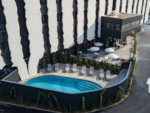 HÔTEL IBIS LUNEL PETITE CAMARGUE